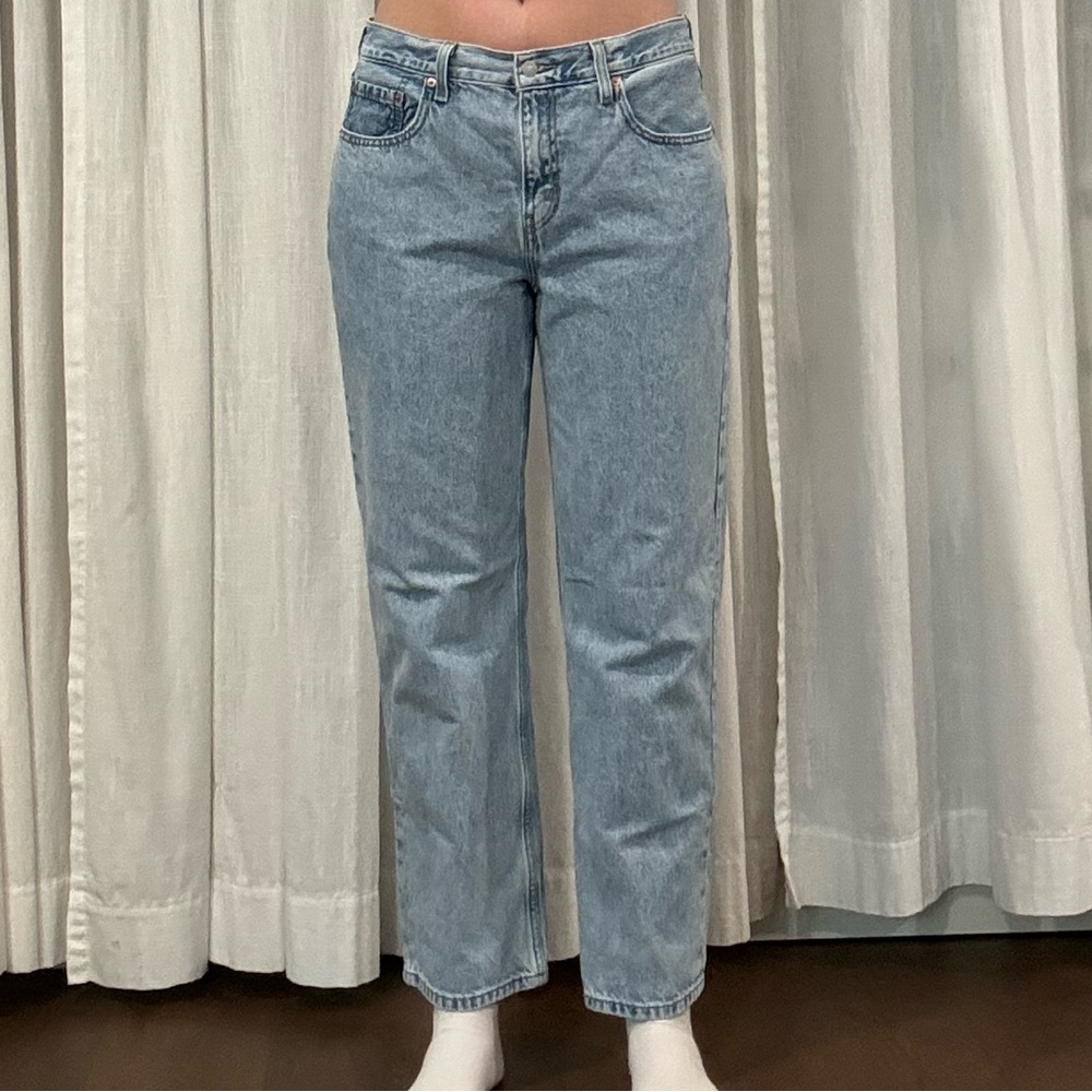 Levi’s low pro straight jeans. Size 31.